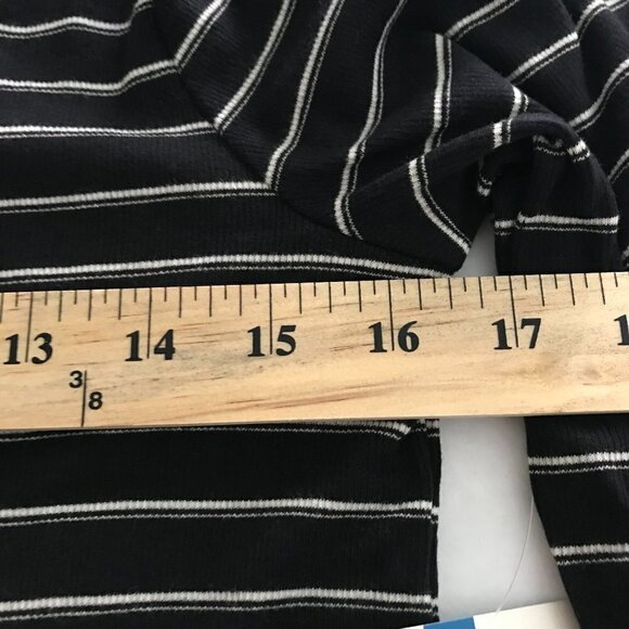 Arizona Juniors - Scoop Neck Long Sleeve T-Shirt - Picture 6 of 10